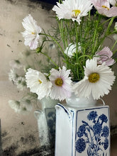 Load image into Gallery viewer, English porcelain carnation flower brick carnation