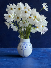 Load image into Gallery viewer, English porcelain tulip vase