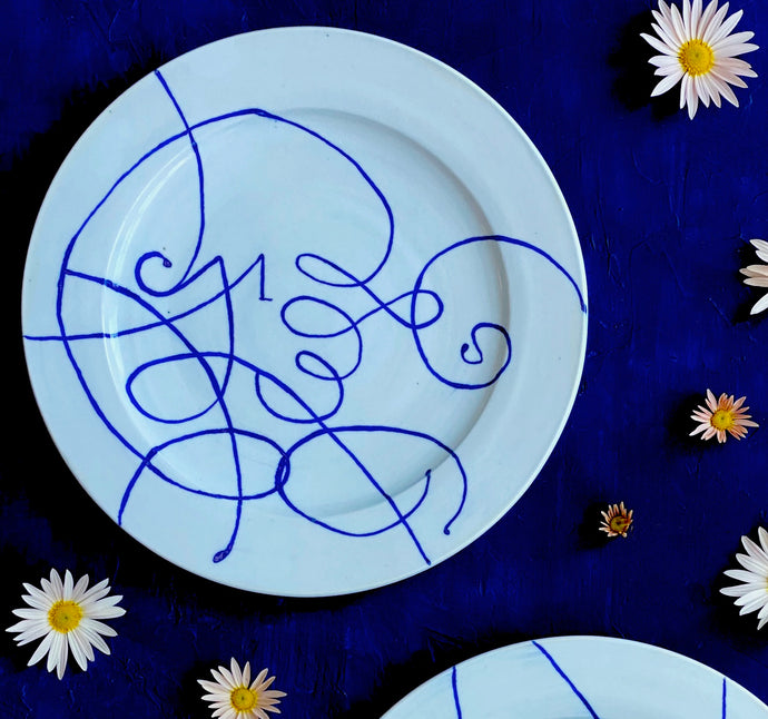 Calligraphy dinner plate 1 in bright white porcelain