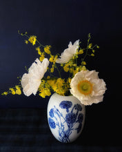 Load image into Gallery viewer, English porcelain dianthus vase