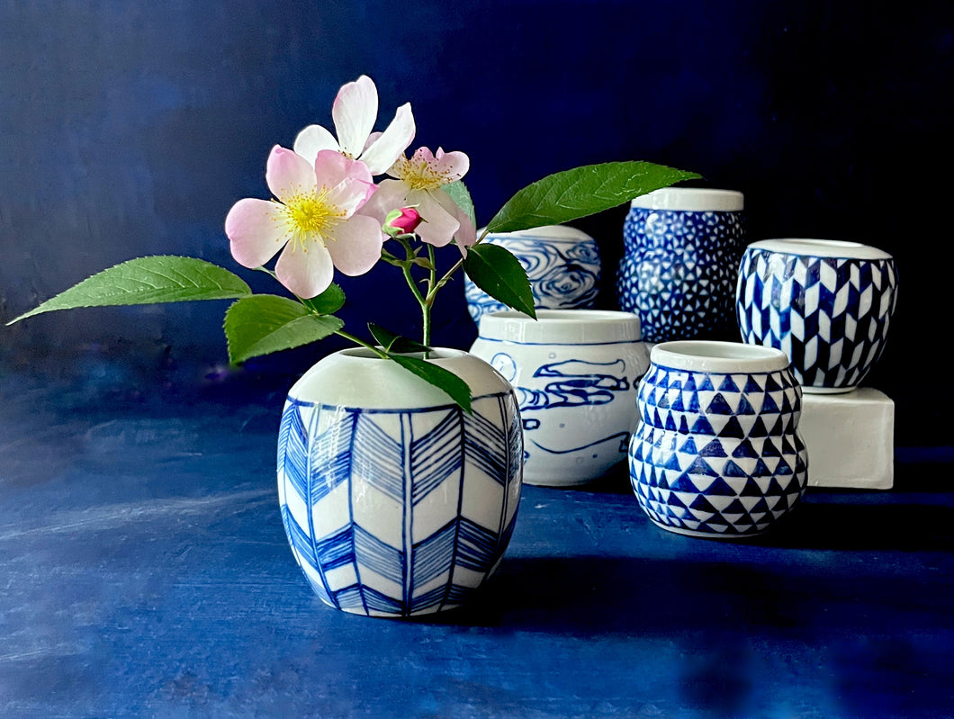 Tiny komon feather vase