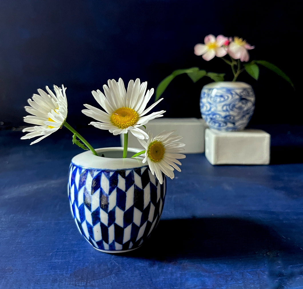 Tiny herringbone komon vase