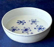 Load image into Gallery viewer, Large English porcelain narcissus bowl