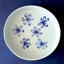 Load image into Gallery viewer, Large English porcelain narcissus bowl