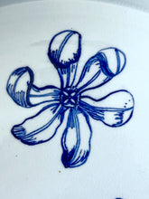 Load image into Gallery viewer, Large English porcelain narcissus bowl