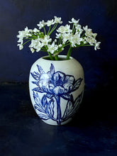 Load image into Gallery viewer, English porcelain small peony vase