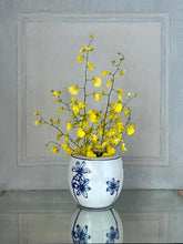 Load image into Gallery viewer, Large English porcelain narcissus vase