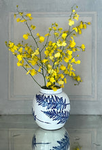 Load image into Gallery viewer, English porcelain large round fern vase