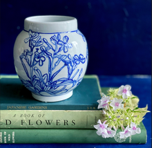 Load image into Gallery viewer, Phlox vase in fine English porcelain