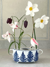 Load image into Gallery viewer, English porcelain fern flower brick with handles and feet