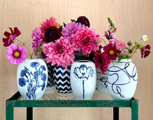 Load image into Gallery viewer, English porcelain dianthus vase