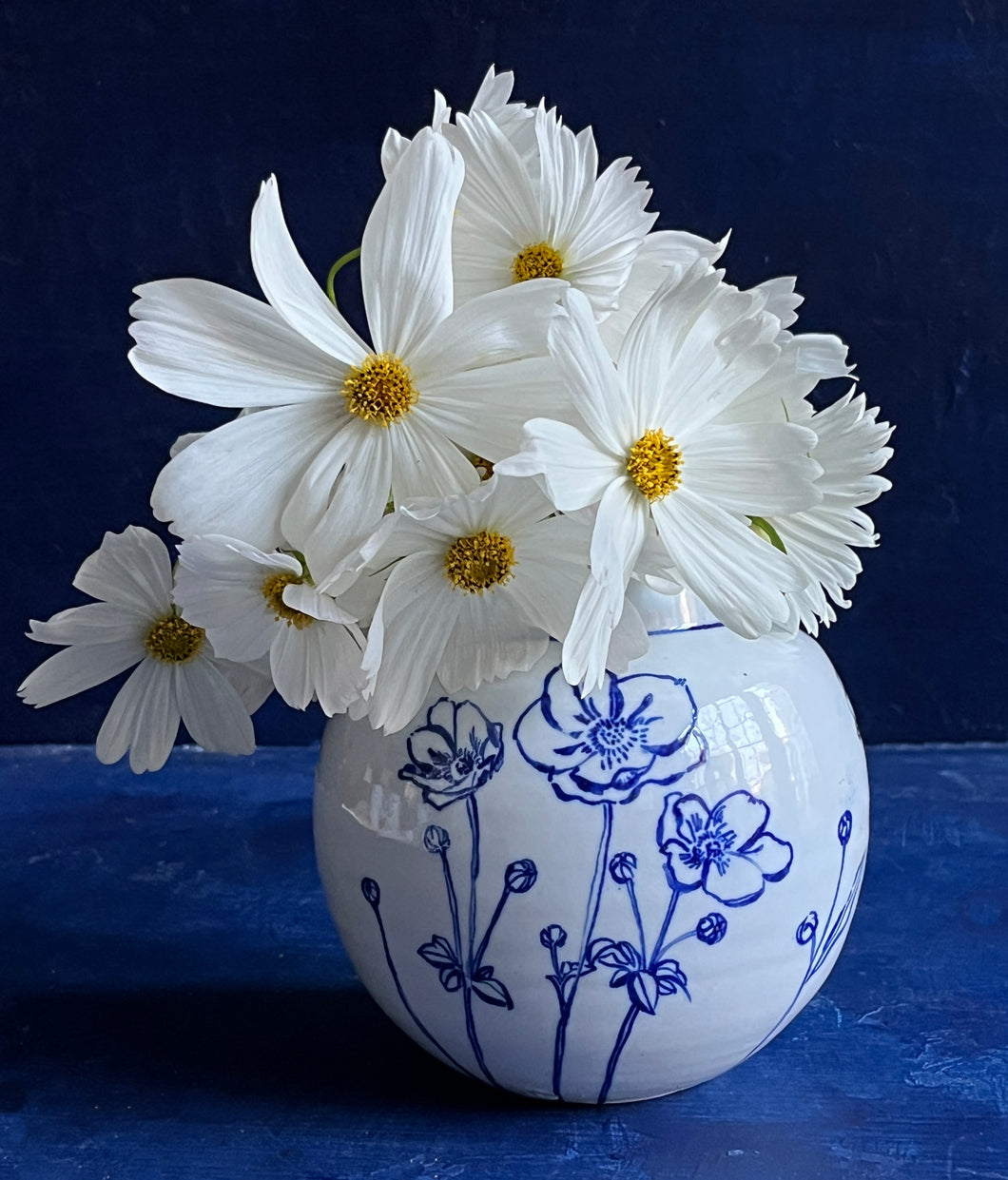 English porcelain japanese anenome vase