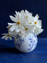 Load image into Gallery viewer, English porcelain japanese anenome vase