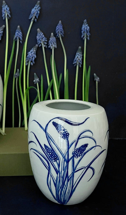 Fine English porcelain muscari vase