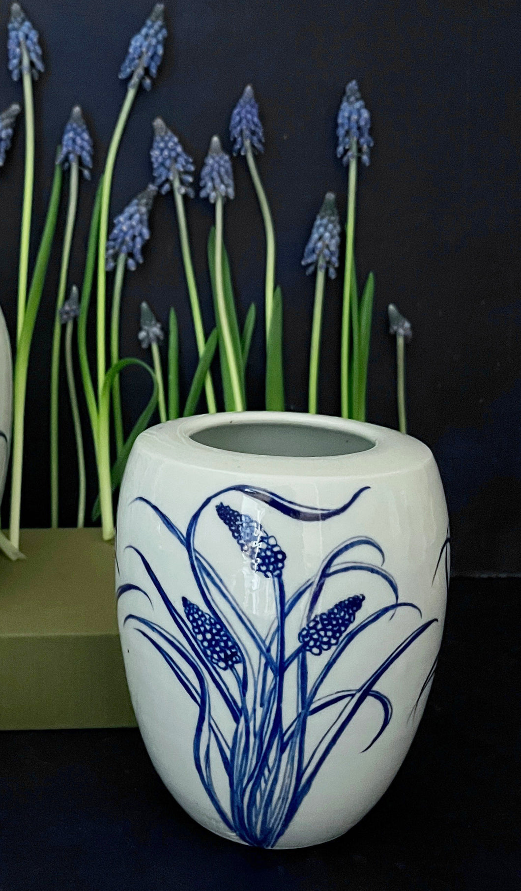 Fine English porcelain muscari vase