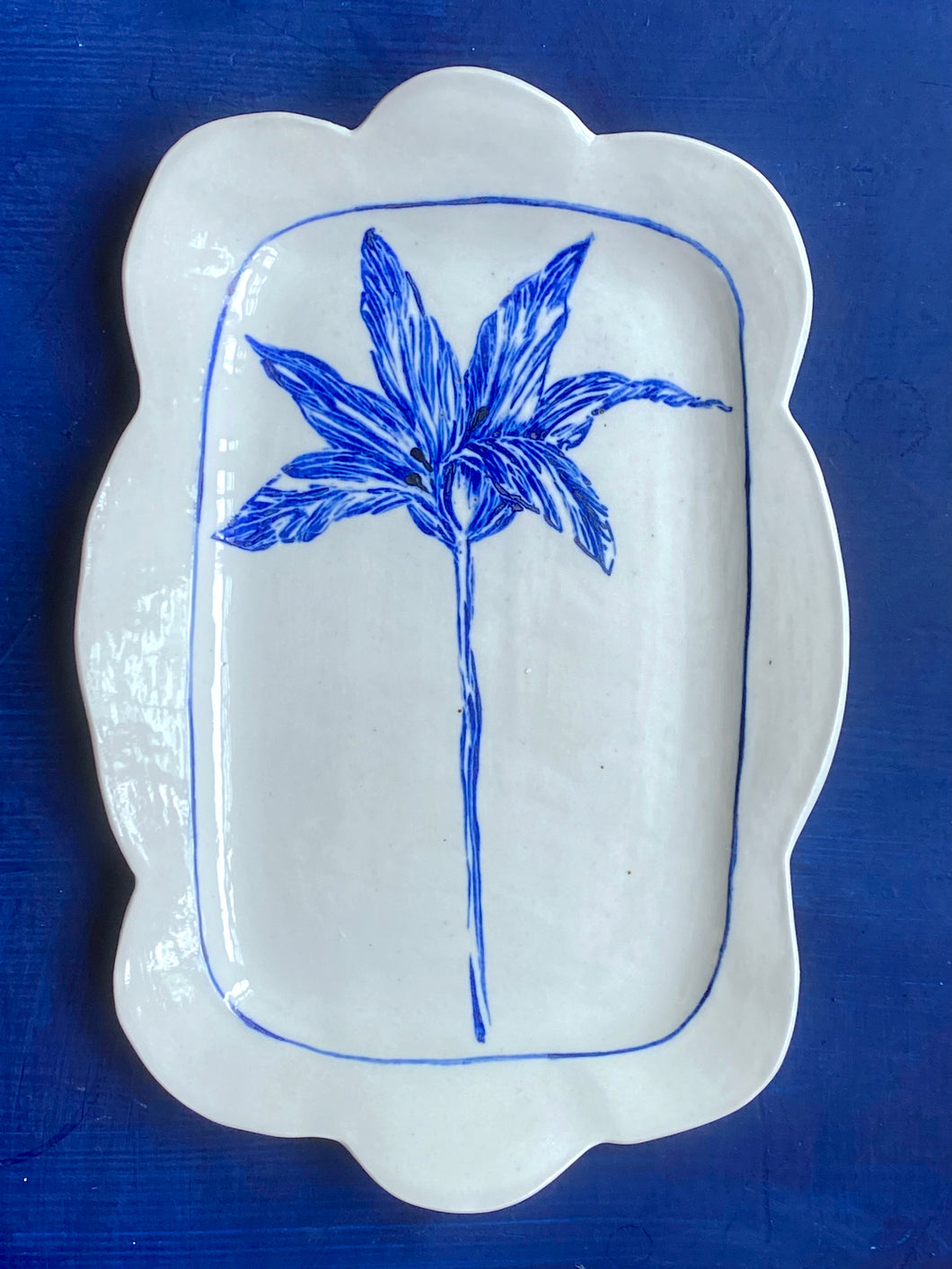 English porcelain scalloped rectangle open tulip platter