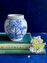 Load image into Gallery viewer, Phlox vase in fine English porcelain