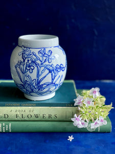 Phlox vase in fine English porcelain