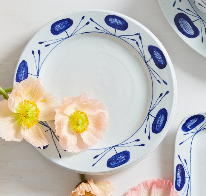 Poppy dinner plate in bright white porcelain