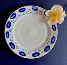 Load image into Gallery viewer, Porcelain poppy round platter