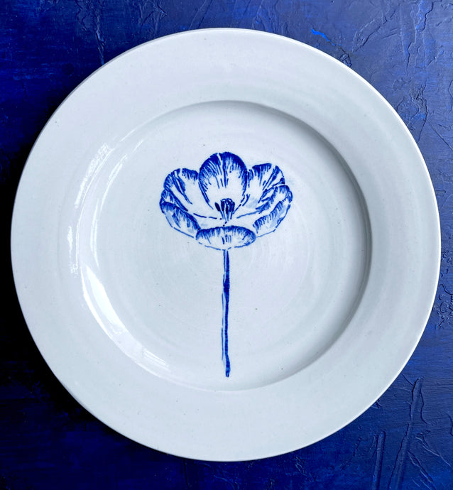 Porcelain tulip salad/dinner plate