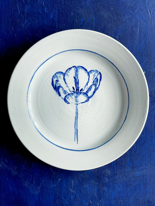 Porcelain tulip salad/dinner plate