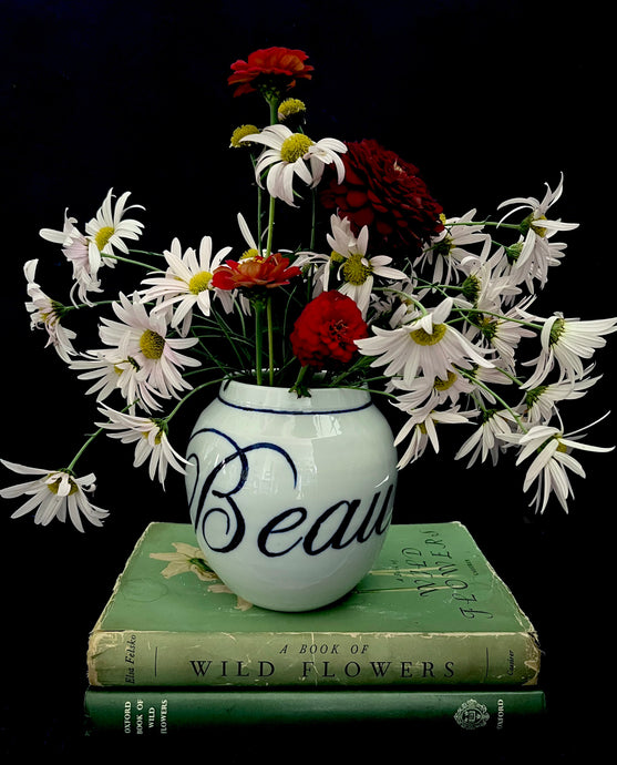 Fine English porcelain beauteous vase