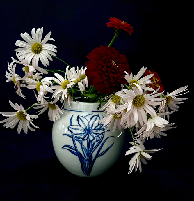 Fine English porcelain crocus vase