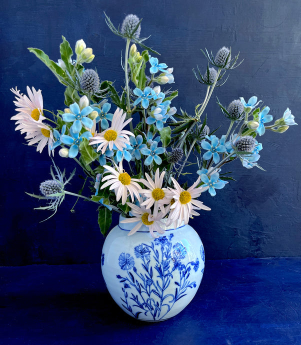 Fine English porcelain cornflower vase