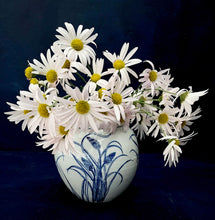 Load image into Gallery viewer, Fine English porcelain muscari vase