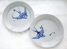 Load image into Gallery viewer, Bird dinner plate (right)