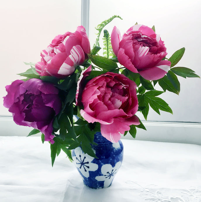 Fine English porcelain kimono vase