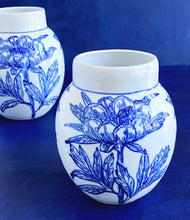 Load image into Gallery viewer, Small English porcelain peony vase
