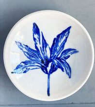 Load image into Gallery viewer, Banchan tulip dish, fine English porcelain