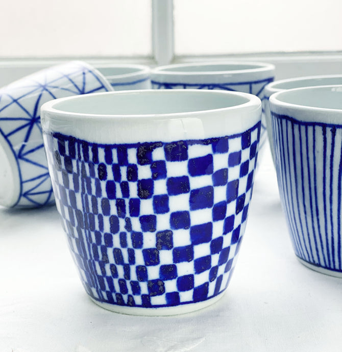 Fine English porcelain tumbler, riley