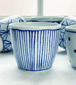 Fine English porcelain tumbler, stripe