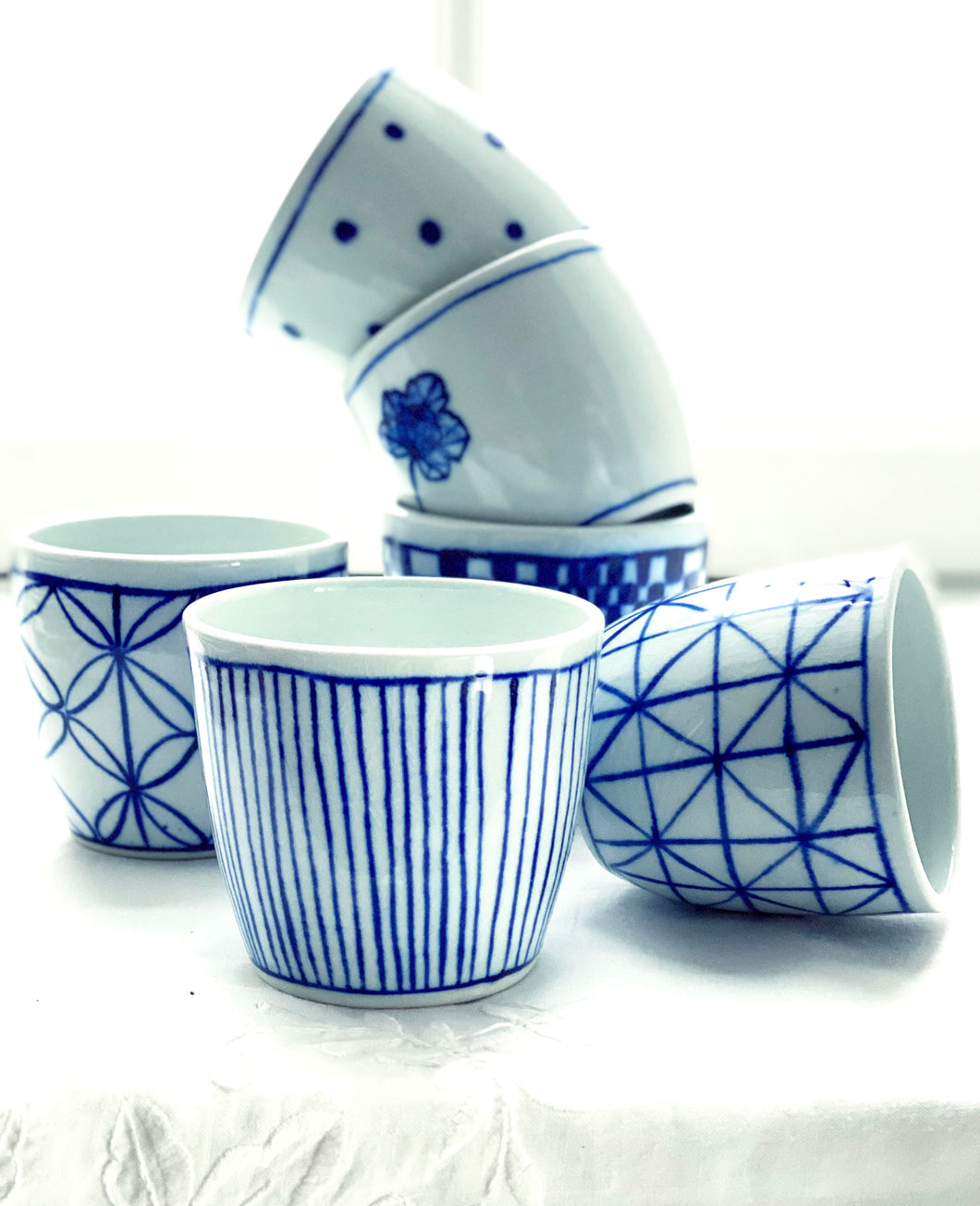 Fine English porcelain tumbler, stripe