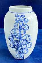 Load image into Gallery viewer, English porcelain fritillaria persica vase with bug