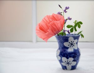 Fine English porcelain kimono vase